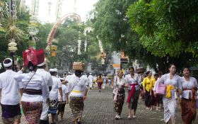 Antara Pura, Penjor & Perahu: Harmoni Spiritual di Pulau Serangan yang tak Lekang Zaman - JPNN.com Bali