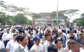 Terlambat 2 Bulan, Gaji Guru Honorer Negeri Banten Akhirnya Cair - JPNN.com Banten