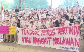 Pemprov Banten Belum Menggubris Aspirasi Honorer, 2023 Makin Miris - JPNN.com Banten
