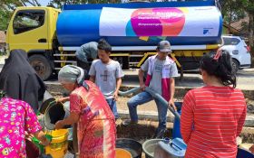 Indosat Suplai Air Bersih buat Warga Banten Terdampak Kekeringan - JPNN.com Banten
