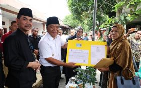 Pj Gubernur Banten Berikan Santunan Rp 5 Juta Buat Petugas KPPS yang Meninggal - JPNN.com Banten