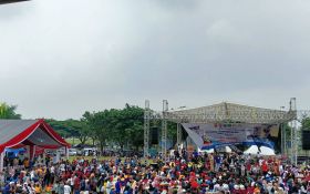 Ribuan Massa Peringati Hari Buruh di Kabupaten Serang dengan Cara Berbeda - JPNN.com Banten