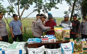 Petani Gagal Panen, Kapolres Serang Beri Bantuan - JPNN.com Banten