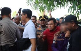 Sembunyi di Atap Rumah, Pimpinan Pesantren Cabul di Serang Nyaris Diamuk Warga - JPNN.com Banten