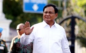 Rocky Gerung Sebut Prabowo Masih Ingin Melindungi Jokowi - JPNN.com Jakarta