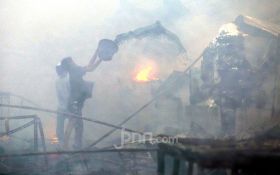 Dua Kebakaran Terjadi dalam Semalam, waduh - JPNN.com Jakarta