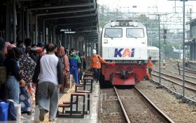 Libur Panjang Akhir Pekan, 99 Ribu Penumpang Berangkat dari Stasiun Gambir dan Pasar Senen - JPNN.com Jabar