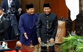 Prabowo Subianto Dibegal Loyalis Jokowi, Oligarki Masih Berkuasa - JPNN.com Jakarta