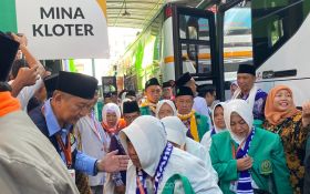 PPIH Embarkasi Surabaya Temukan JCH Bawa Rokok Melebihi Batas - JPNN.com Jatim