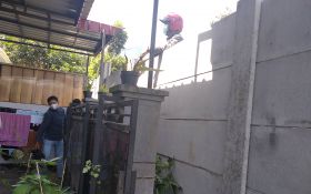 Sengketa Tanah, Tembok 3 Meter Tutupi Akses Depan Rumah Warga di Singosari Malang - JPNN.com Jatim