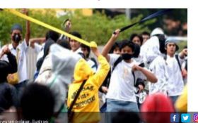 Polisi Kejar Pelaku yang Melempar Botol Miras ke SMKN 3 Yogyakarta  - JPNN.com Jogja