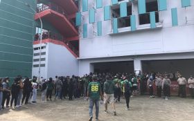 Persebaya vs Persis Solo: Ribuan Bonek Mulai Padati Stadion Gelora Bung Tomo - JPNN.com Jatim