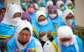 781 Jemaah Calon Haji Purwakarta Siap Diberangkatkan ke Tanah Suci - JPNN.com Jabar