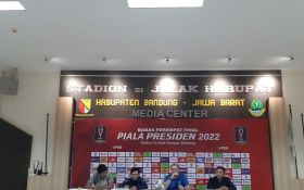 Lihat, Kekecewaan Robert Albert Seusai Persib Bandung Tersingkir Dari Piala Presiden 2022 - JPNN.com Jabar