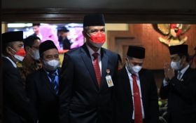 Ganjar Komentari Gaya Berpakaian Jokowi, Tak Disangka - JPNN.com Jateng