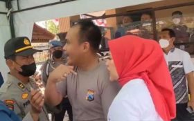 Perayaan HUT ke-77 RI di Madiun Diwarnai Keributan, Polisi Cekcok dengan Wartawan - JPNN.com Jatim