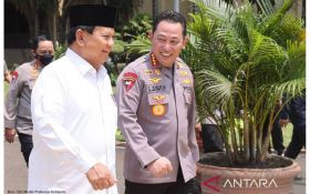 Makna Pertemuan Prabowo dan Jenderal Listyo Sigit Terungkap, Ada Senyuman & Pistol - JPNN.com Jakarta