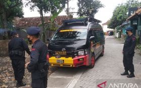Tim Penjinak Bom Bergerak Mengamankan Rumah Calon Mantu Jokowi - JPNN.com Jogja