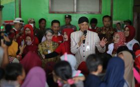 Ibu-ibu Hamil di Cilacap Tak Menyangka Ganjar Begitu Perhatian - JPNN.com Jateng