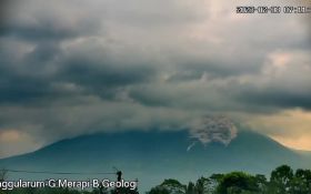 Rabu Pagi Gunung Merapi Mengeluarkan Awan Panas Guguran, Status Masih Siaga - JPNN.com Jogja