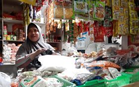 Tekan Harga Pangan di Pasaran, Pemkab Karawang dan Bulog Gelar Pasar Murah - JPNN.com Jabar