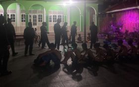 Hari Pertama Ramadan 2023, Puluhan Remaja di Gang Aut Kota Bogor Perang Sarung Pakai Sajam - JPNN.com Jabar