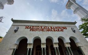 Polemik Status Masjid Raya Bandung, DKM Beri Saran untuk Ridwan Kamil - JPNN.com Jabar
