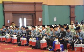 2.114 Jemaah Calon Haji Karawang Siap Diberangkatkan ke Tanah Suci - JPNN.com Jabar