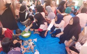 Mak Ganjar Latih Puluhan Perempuan Membuat dan Menjual Bakso Aci di Garut - JPNN.com Jabar