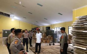 Polda Lampung Geledah Kantor KPU  - JPNN.com Lampung