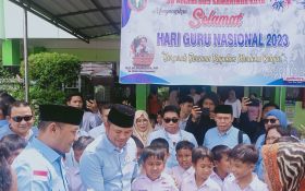 Hari Pertama Kampanye, TKD Prabowo-Gibran Kaltim Bagikan Nasi Kotak dan Susu untuk Anak-Anak - JPNN.com Kaltim
