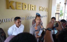 Legalitas Senjata yang Digunakan Kajari Kediri Saat Dihadang, Begini Kata Polisi - JPNN.com Jatim