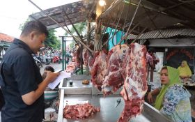 Stok Daging di Surabaya Aman Meski Wabah PMK Terjadi di Beberapa Wilayah Jatim    - JPNN.com Jatim