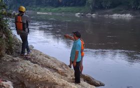 Tergelincir Saat Cari Ikan, Bocah 5 Tahun Hanyut di Bengawan Solo - JPNN.com Jatim
