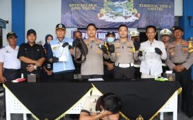 Sopir Bus Jurusan Blitar-Lampung Tertangkap Gunakan Sabu-Sabu Untuk Doping - JPNN.com Jatim