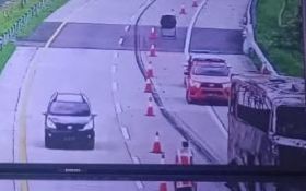 Bus Pahala Kencana Kebakaran di Tol Jombang-Mojokerto, Puluhan Penumpang Selamat - JPNN.com Jatim