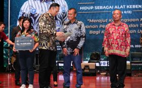 Serahkan Sertifikat Rumah Peribadatan di Surabaya, Menteri AHY Berpesan Begini - JPNN.com Jatim