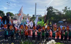 Demo Buruh di Surabaya, Massa Sampaikan 11 Tuntutan Soal Ini - JPNN.com Jatim