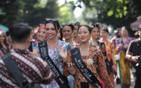50 Finalis Miss Mega Bintang Indonesia Membatik dan Berkunjung ke Kampung Wisata - JPNN.com Jogja