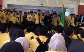 Mahasiswa Unnes Geruduk Rektorat, Protes Biaya Pengembangan Kampus Naik Tinggi - JPNN.com Jateng
