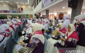 393 Jemaah Calon Haji Banten Tiba di Asrama Haji Pondok Gede - JPNN.com Banten