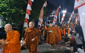 Ritual Thudong Dimulai dari Semarang, Bhikkhu Sambut Waisak Jalan Kaki Sampai Candi Borobudur - JPNN.com Jateng