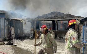 Innalillahi! Toko Bangunan di Sukmajaya Depok dHangus Terbakar - JPNN.com Jabar