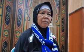 Menabung Puluhan Tahun, Kuli Panggul Pasar Pabean Akhirnya Berangkat Haji - JPNN.com Jatim
