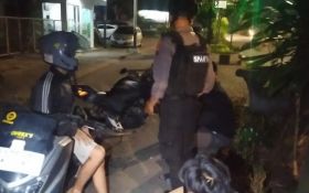 Transaksi Miras, Dua Pemuda di Laweyan Solo Diamankan Polisi - JPNN.com Jateng