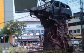 Polres Karawang Bangun Monumen Keselamatan di Pelintasan Kereta Jalan Tuparev - JPNN.com Jabar