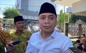 PDIP Beri Surat Tugas Eri-Armuji Kembali Bertarung di Pilkada Surabaya 2024 - JPNN.com Jatim