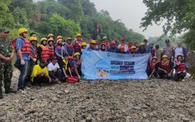 PT Syslab Gandeng Komunitas Pencinta Lingkungan Bebersih Sungai Ciliwung - JPNN.com Jabar