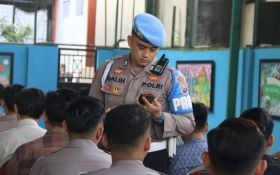 Cegah Anggota Terjerumus Judi Online, Polisi di Malang Cek Ponsel Personel Berkala - JPNN.com Jatim