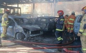 Bengkel Damri di Surabaya Kebakaran, 4 Mobil, 2 Motor, dan 1 Bus Ludes Terbakar - JPNN.com Jatim